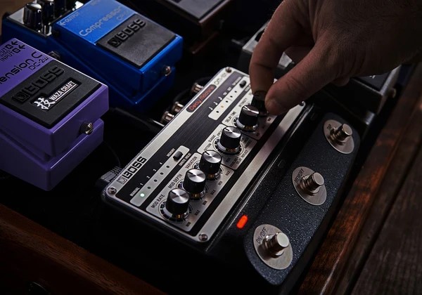 pedal-guitar-boss-dm101--delay-machine-chinh-hang